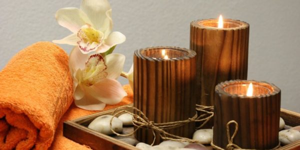 wellness-589776_1920 Kerzen, Handtuch