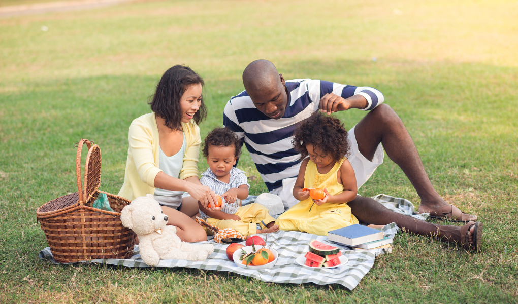 Slow Living mit Kindern. Den Moment genießen - Familienpicknick