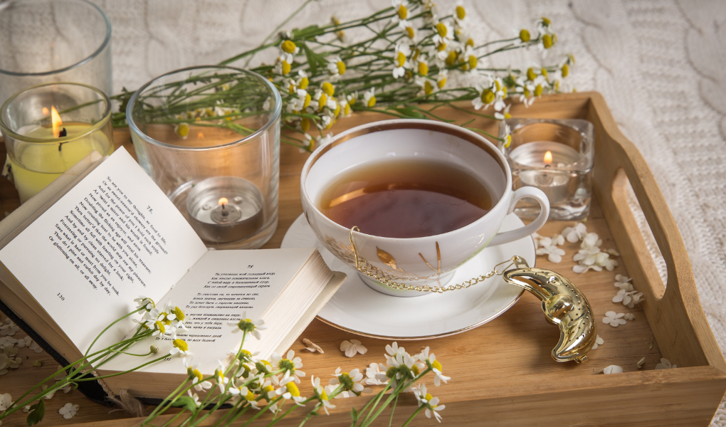 Abendroutine für Mama - Buch, Tee, Journaling
