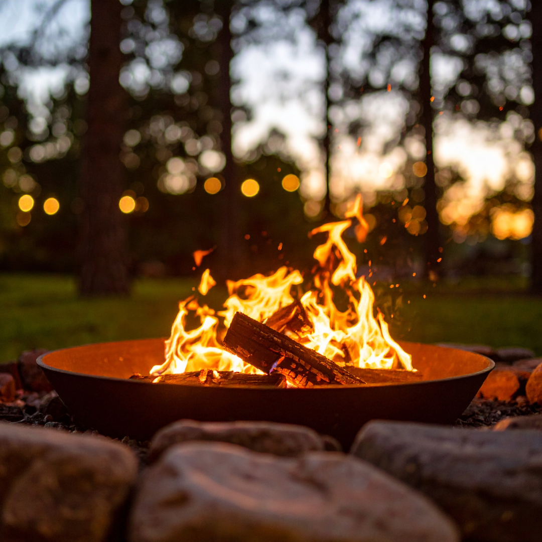 Sommerabende draußen: Lagerfeuer